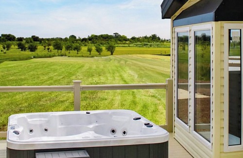 Mablethorpe Ski Chalet | 4 bedroom accommodation in Mablethorpe