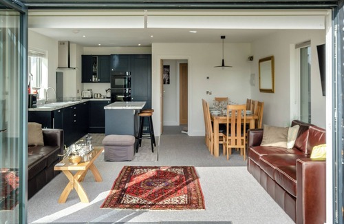 Newport East Cottage | 4 bedroom accommodation in Newport