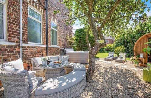 Coxhoe Cottage | 4 bedroom accommodation in Coxhoe, nearby Durham