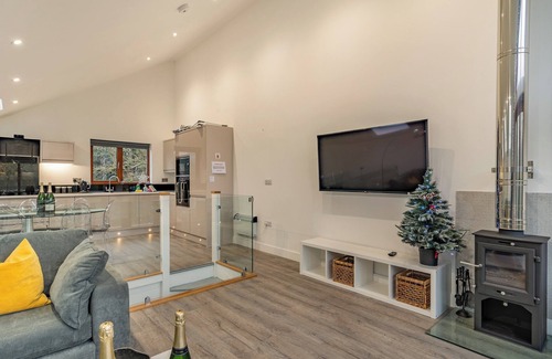 Rastrick Cottage | 4 bedroom accommodation in Elland