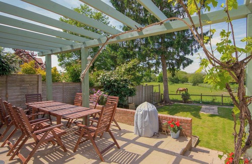 New Forest District Cottage | 4 bedroom accommodation in Woodgreen, near Fordingbridge