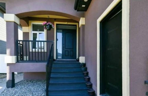 Regina House | 4 BedRoom Beautiful House