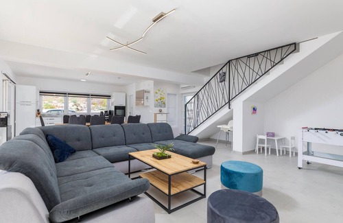 Jursici House | 4 bedroom beautiful home in Jursici
