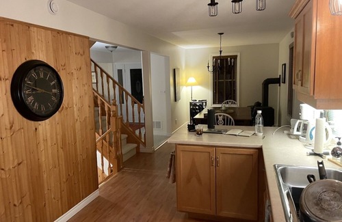 Flesherton Ski Chalet | 4 Bedroom Chalet Hike, Bike, Ski, Boat, ATV & Sled