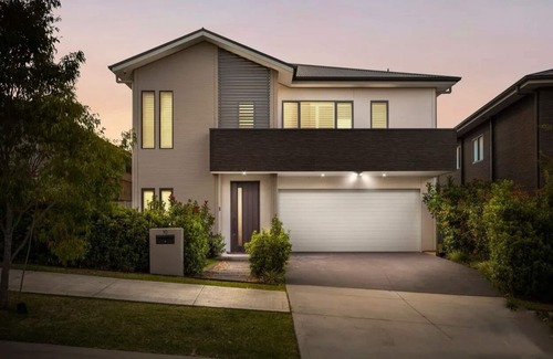 Gledswood Hills House | 4-bedroom country house in enchanting Gledswood Hills with AC, WiFi