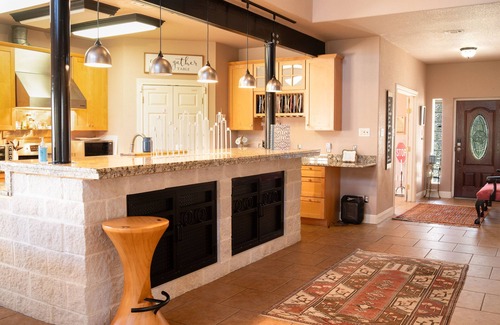 Wetmore House | 4-Bedroom Country Home in the Heart of San Antonio's Hills-n-Dale Neighborhood!