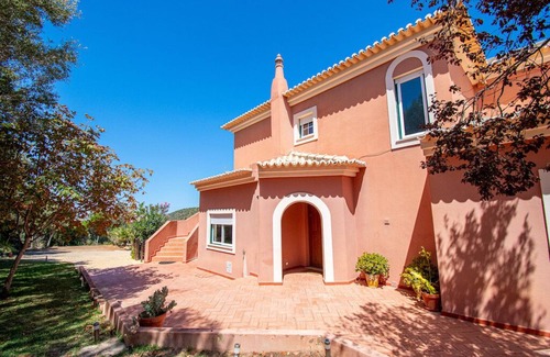 Silves House | 4-bedroom countryside villa with pool and peaceful river views