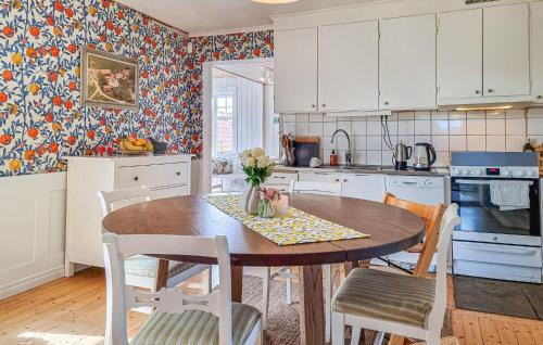 Grastorp House | 4 Bedroom Cozy Home In Flo