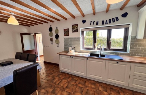 Llanddona House | 4 Bedroom Detached Farmhouse Mountain Views