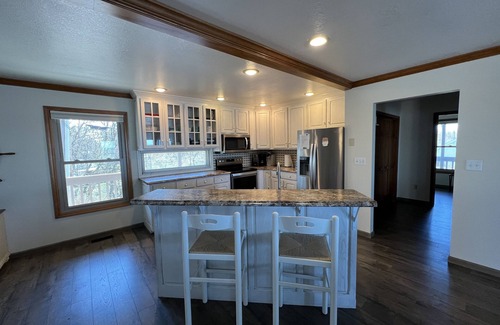 Curtice House | 4 Bedroom Family Friendly Home on Lake Erie