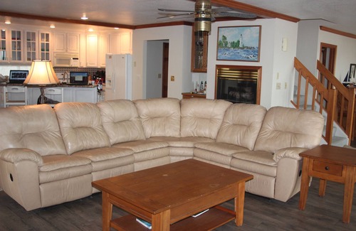 Curtice House | 4 Bedroom Family Friendly Home on Lake Erie