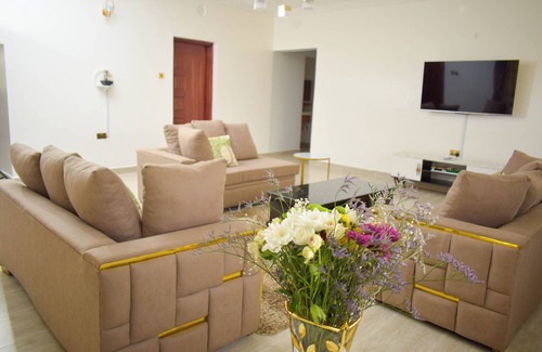 Nakuru County Apartment | 4 bedroom furnished apartment with private garden in Nakuru, Kenya