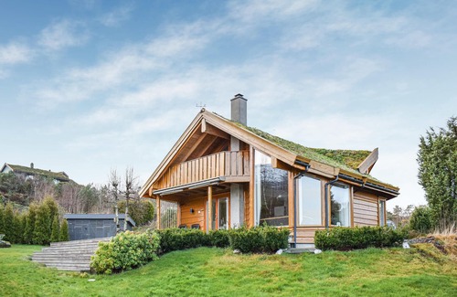 Vindafjord House | 4 bedroom gorgeous home in Bjoa