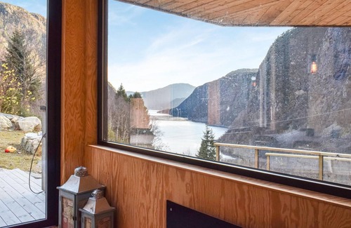 Suldal House | 4 bedroom gorgeous home in Erfjord