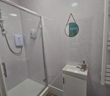 Mountain Ash Apartment | 4 Bedroom Ground Floor Apartment
