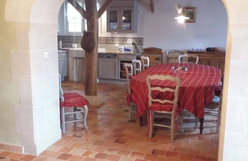 Saint-Bris-des-Bois House | 4-bedroom house for 8 people, sleeps up to 12 people