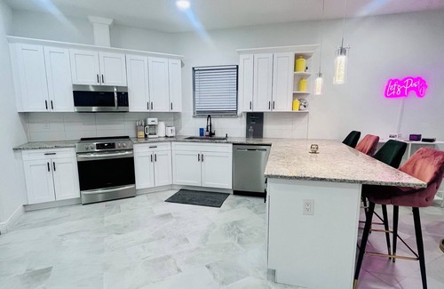 Bearss Plaza House | 4-bedroom home in brilliant Tampa with beauty room - Old Seminole Heights