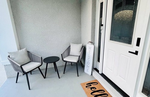 Bearss Plaza House | 4-bedroom home in brilliant Tampa with beauty room - Old Seminole Heights