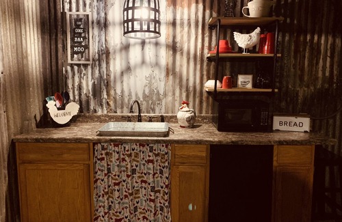 Williamson House | 4 Bedroom home less than a mile to Hatfield/McCoy trails