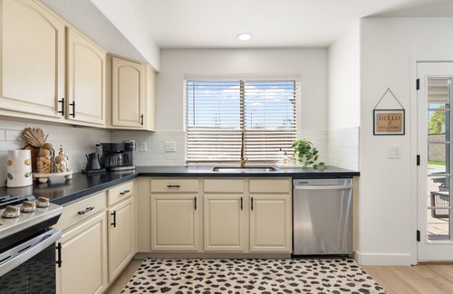 Avondale House | 4 bedroom home with heated pool and spa