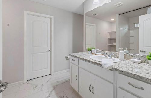 Lake Charles House | 4 Bedroom Home with Hot Tub in Lake Charles