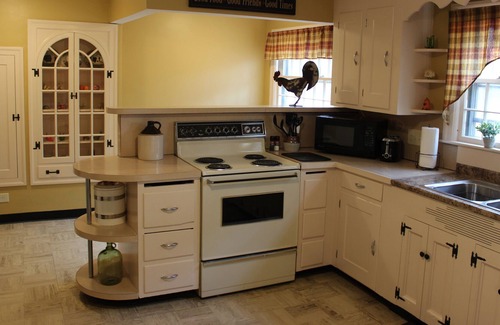 South Deerfield House | 4 Bedroom House Close to UMass/Amherst, Historic Deerfield & Yankee Candle