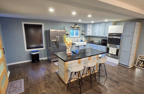 West Newton House | 4-bedroom house in enchanting Indianapolis with WiFi, AC
