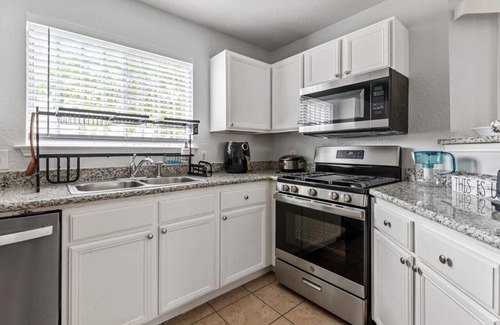 Houston House | 4 Bedroom House near IAH Airport