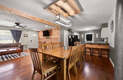 Corbin House | 4 bedroom house WiFi/AC/deck/firepit/grill Laurel Lake/Cumberland Falls, Corbin