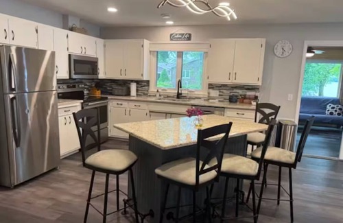Faribault Cabin | 4-bedroom Lake cabin on Roberds Lake with WiFi, AC. Close to Faribault.