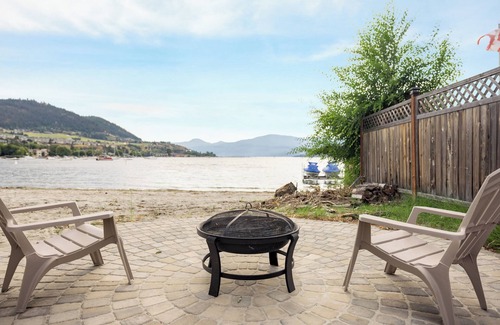 Vernon House | 4 bedroom - Lakefront Home - Private Beach - Close to Town