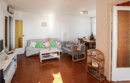 Cunit Apartment | 4 Bedroom Lovely Apartment In Cunit