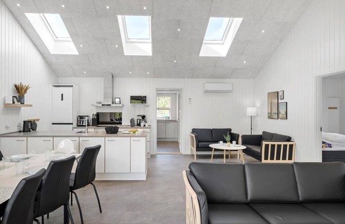 Hou House | 4 bedroom lovely home in Hals