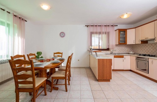 Muntic House | 4 bedroom lovely home in Pula