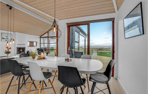 Grønninghoved Strand House | 4 Bedroom Lovely Home In Sjølund