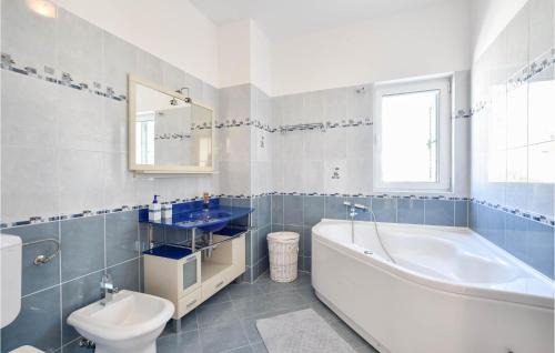 Solin House | 4 Bedroom Lovely Home In Solin
