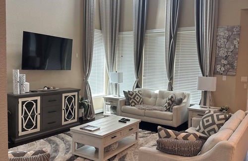 Katy House | 4 bedroom luxurious spacious, modern, safe family-friendly home in Katy