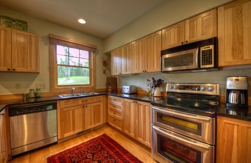 Powder Ridge House | 4 Bedroom Luxury Ski in/Ski Out Powder Ridge Cabin W/Hot Tub