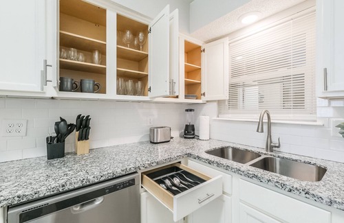 Spring Branch Central House | 4 bedroom near Memorial and City Centre