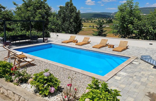 Imotski House | 4 bedroom nice home in Gornji Vinjani