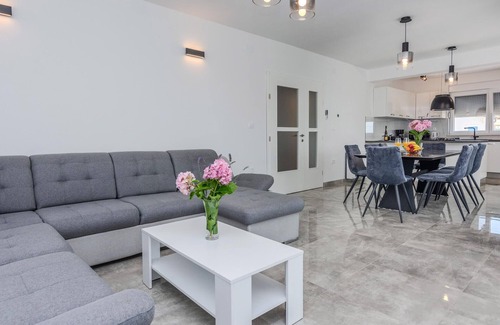 Posedarje House | 4 bedroom nice home in Slivnica Donja