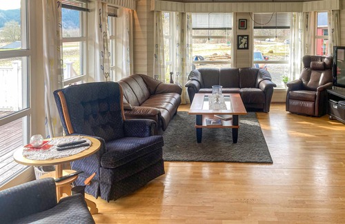 Flornes House | 4 bedroom nice home in Flornes