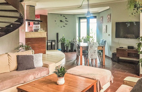 Pinczyn House | 4 bedroom nice home in Semlin