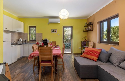 Soline House | 4 bedroom pet friendly home in Soline