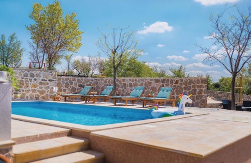 Drnis House | 4 bedroom pet friendly home in Drnis