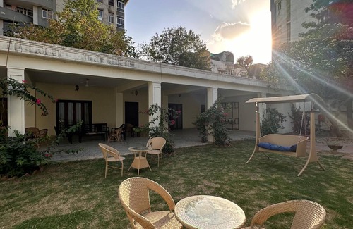 Bani Park Villa | 4 Bedroom Private Villa in city center.