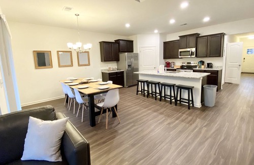 Fultondale House | 4-Bedroom Single Level House with 2 Car Garage