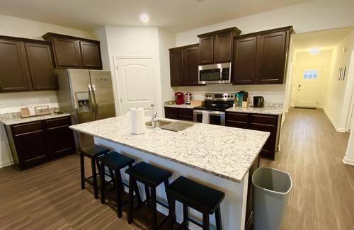 Fultondale House | 4-Bedroom Single Level House with 2 Car Garage