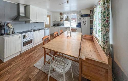 Hallsberg Municipality House | 4 Bedroom Stunning Home In Närkesberg