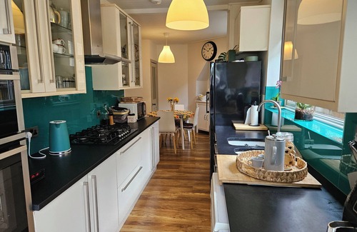 Croham House | 4 bedroom Traditional Victorian home with parking.